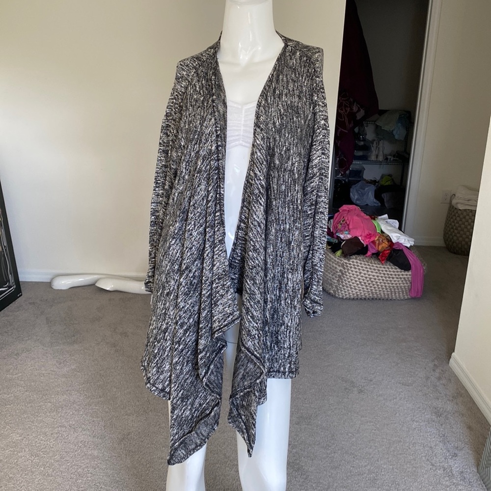 NWOT MAX EDITION CARDIGAN TOP SIZE M